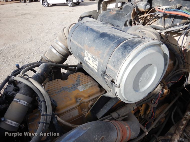 image for item DR1152 1996 Kenworth T800  semi truck