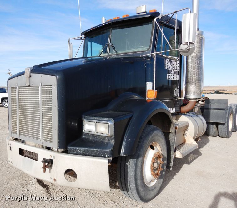 image for item DR1152 1996 Kenworth T800  semi truck