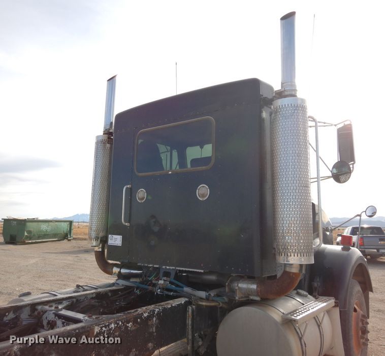 image for item DR1152 1996 Kenworth T800  semi truck