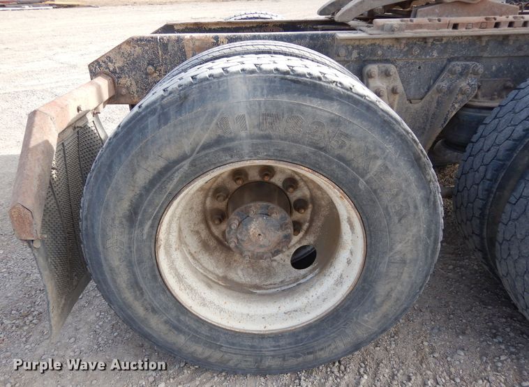 image for item DR1152 1996 Kenworth T800  semi truck