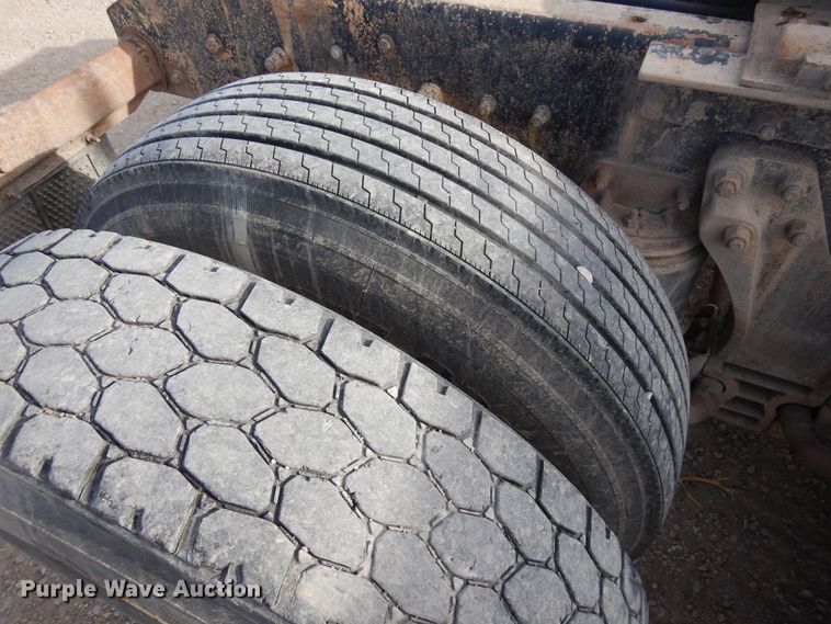 image for item DR1152 1996 Kenworth T800  semi truck