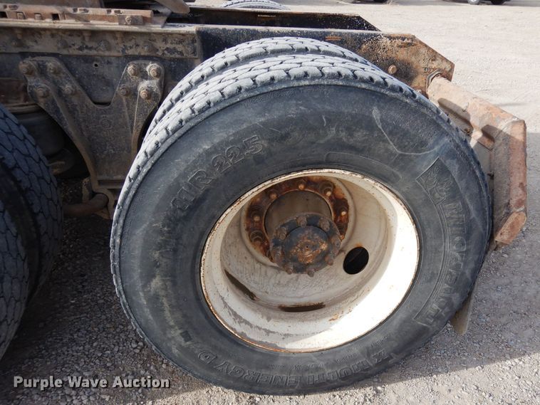 image for item DR1152 1996 Kenworth T800  semi truck