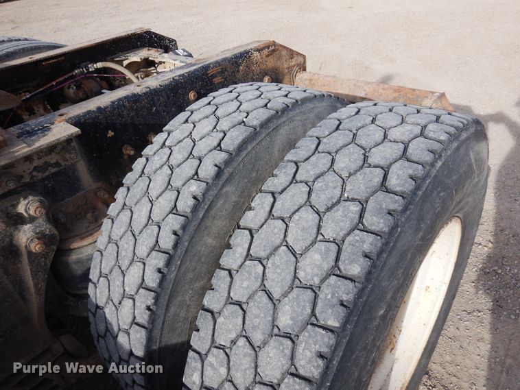 image for item DR1152 1996 Kenworth T800  semi truck