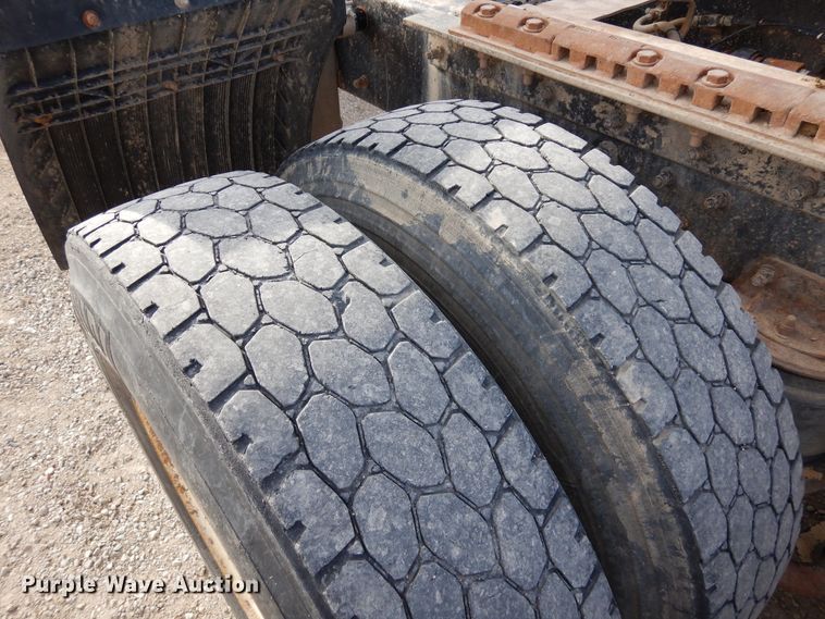 image for item DR1152 1996 Kenworth T800  semi truck