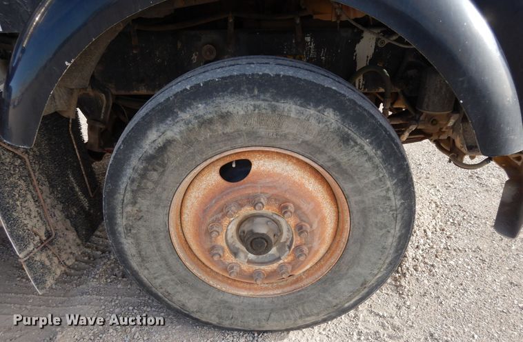 image for item DR1152 1996 Kenworth T800  semi truck