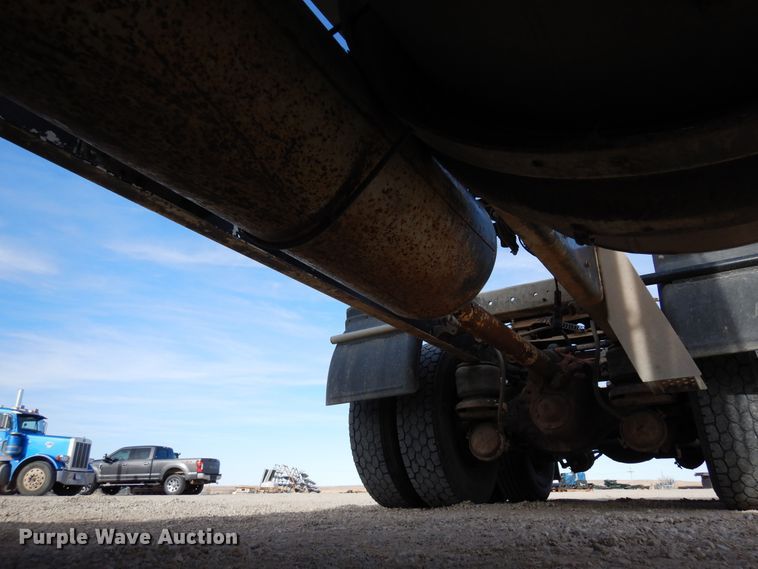 image for item DR1152 1996 Kenworth T800  semi truck