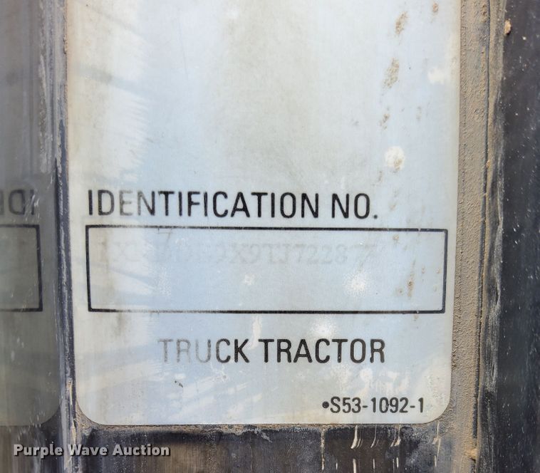 image for item DR1152 1996 Kenworth T800  semi truck