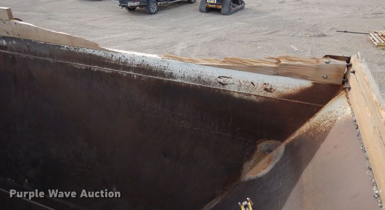 image for item DR1153 2004 Manac  bottom dump trailer