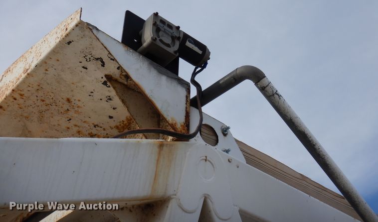 image for item DR1153 2004 Manac  bottom dump trailer