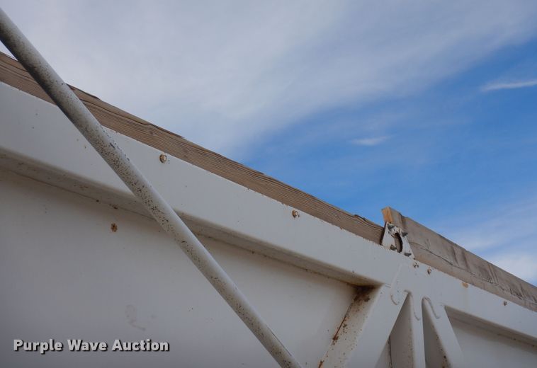 image for item DR1153 2004 Manac  bottom dump trailer