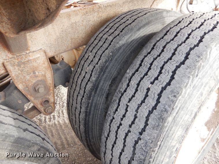 image for item DR1153 2004 Manac  bottom dump trailer