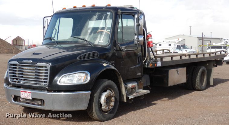 image for item DR1160 2006 Freightliner M106  rollback truck