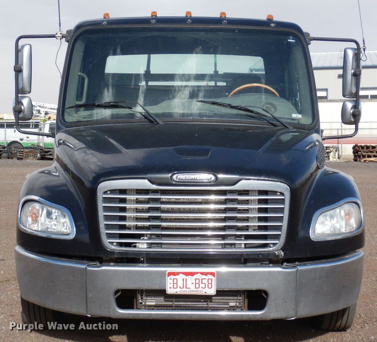 image for item DR1160 2006 Freightliner M106  rollback truck