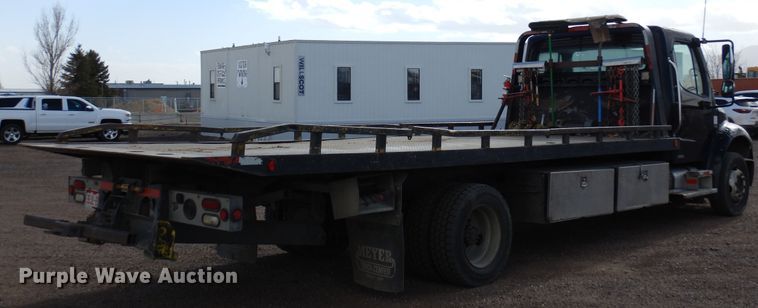 image for item DR1160 2006 Freightliner M106  rollback truck