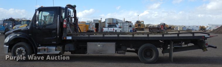 image for item DR1160 2006 Freightliner M106  rollback truck