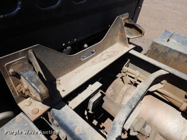 image for item DR1160 2006 Freightliner M106  rollback truck
