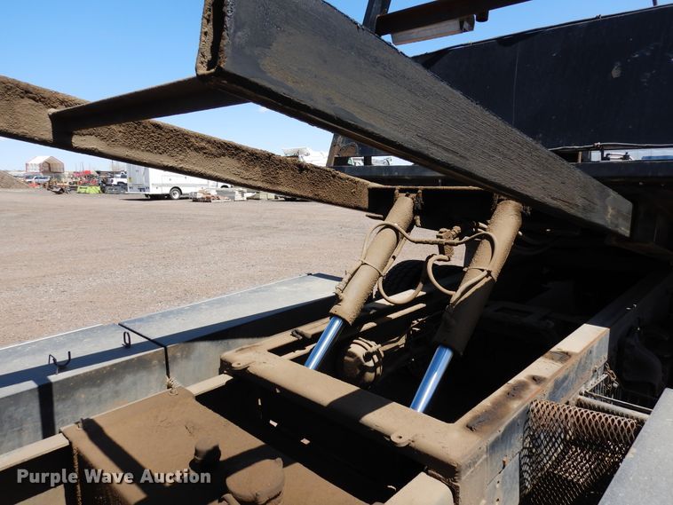 image for item DR1160 2006 Freightliner M106  rollback truck