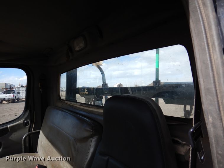 image for item DR1160 2006 Freightliner M106  rollback truck