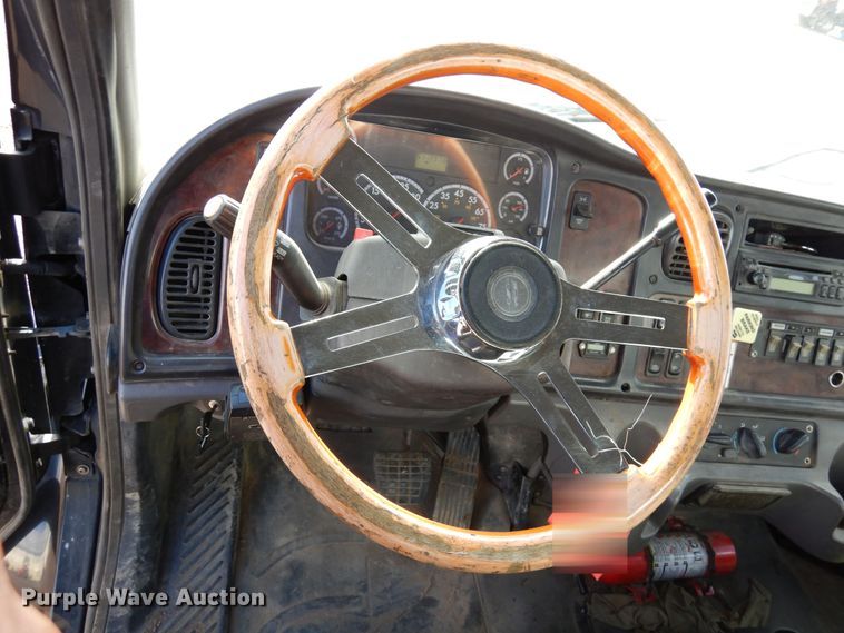 image for item DR1160 2006 Freightliner M106  rollback truck