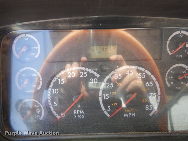 image for item DR1160 2006 Freightliner M106  rollback truck