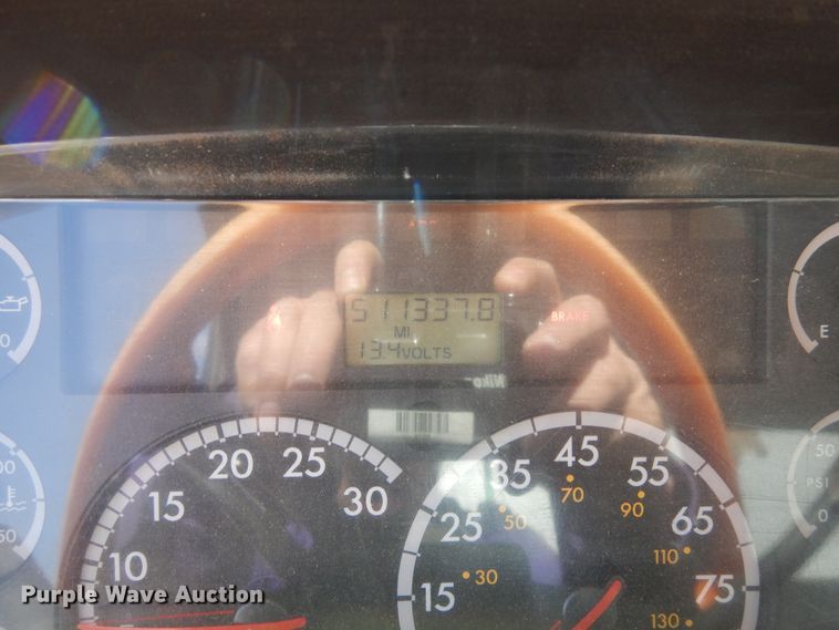 image for item DR1160 2006 Freightliner M106  rollback truck