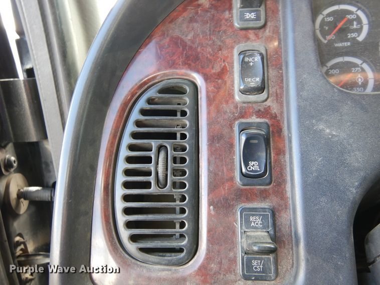 image for item DR1160 2006 Freightliner M106  rollback truck