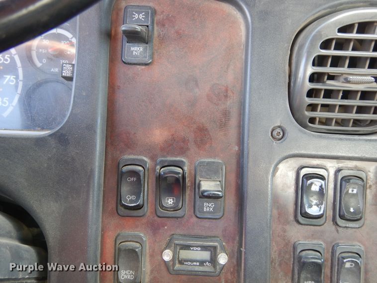 image for item DR1160 2006 Freightliner M106  rollback truck