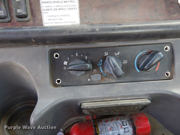 image for item DR1160 2006 Freightliner M106  rollback truck