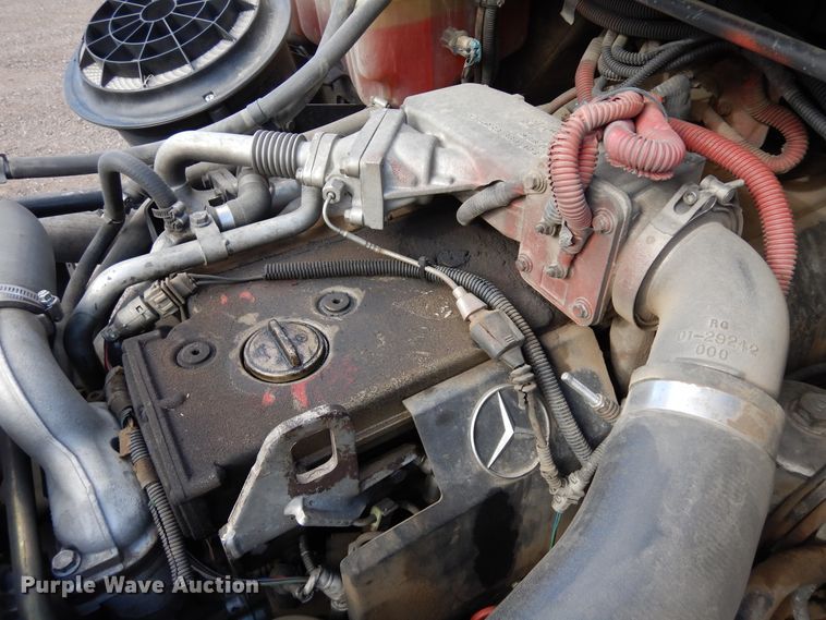 image for item DR1160 2006 Freightliner M106  rollback truck