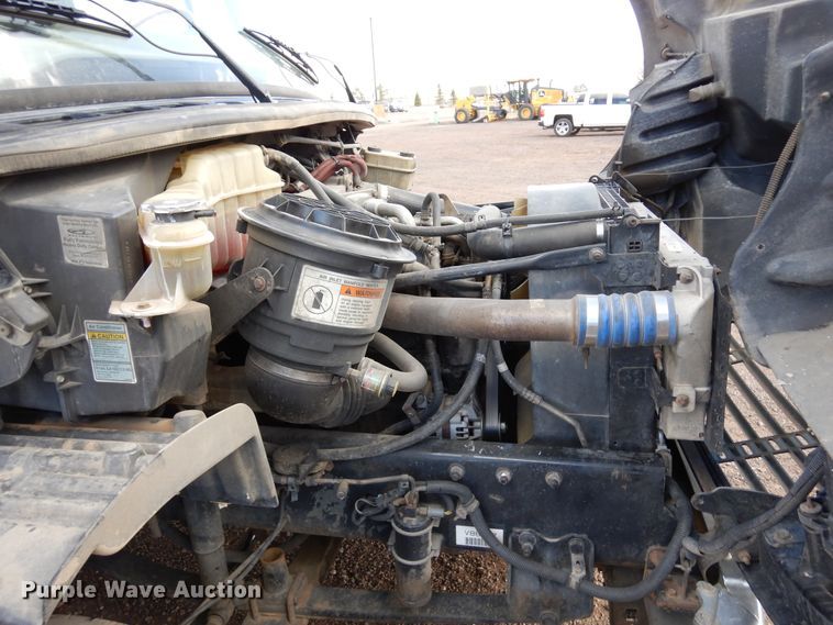 image for item DR1160 2006 Freightliner M106  rollback truck