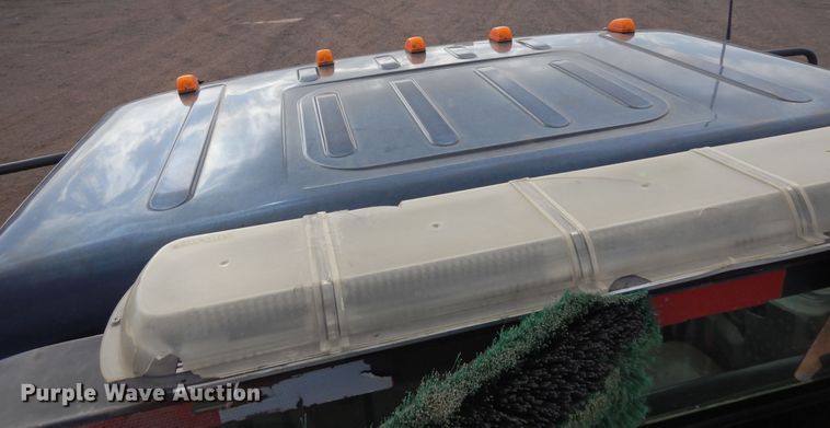 image for item DR1160 2006 Freightliner M106  rollback truck