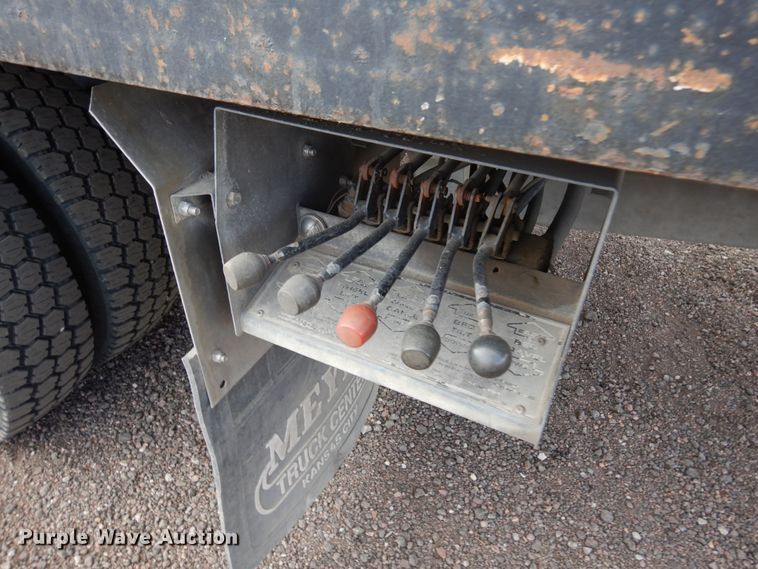 image for item DR1160 2006 Freightliner M106  rollback truck