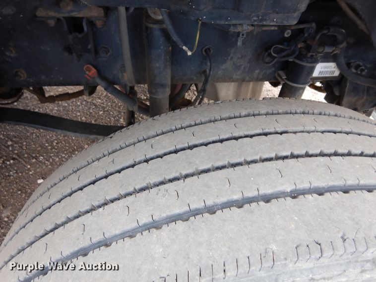 image for item DR1160 2006 Freightliner M106  rollback truck