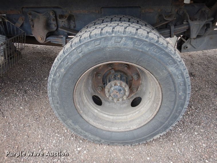 image for item DR1160 2006 Freightliner M106  rollback truck