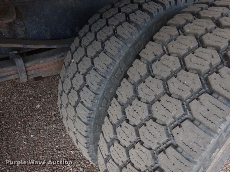 image for item DR1160 2006 Freightliner M106  rollback truck