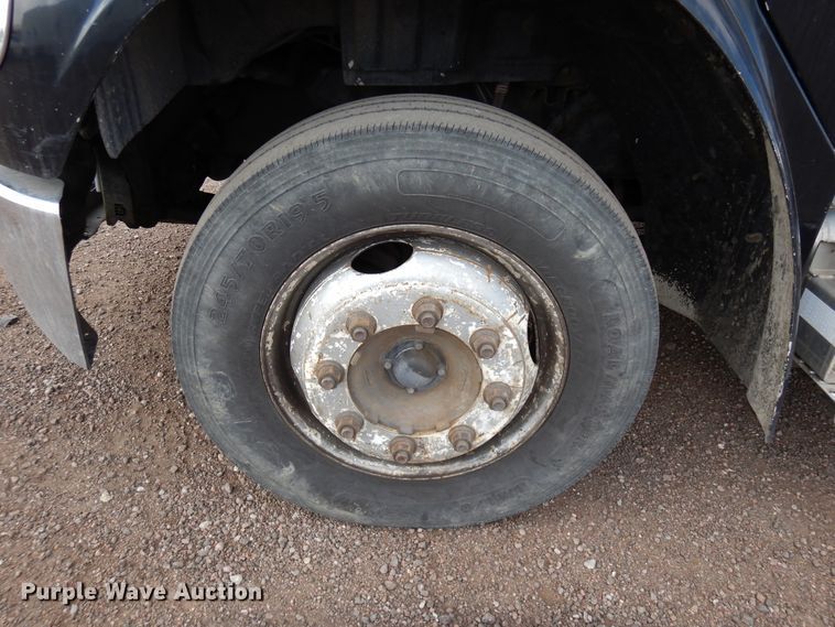 image for item DR1160 2006 Freightliner M106  rollback truck