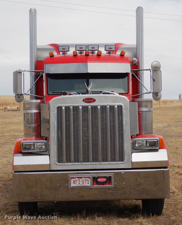 image for item DR1169 2003 Peterbilt 379  semi truck