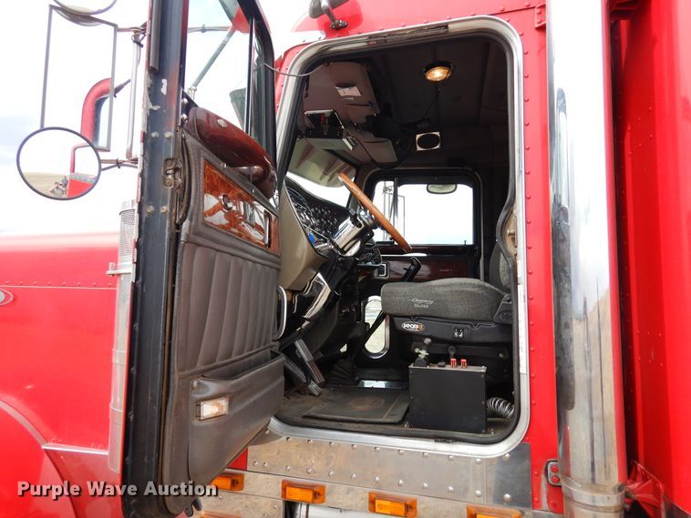 image for item DR1169 2003 Peterbilt 379  semi truck