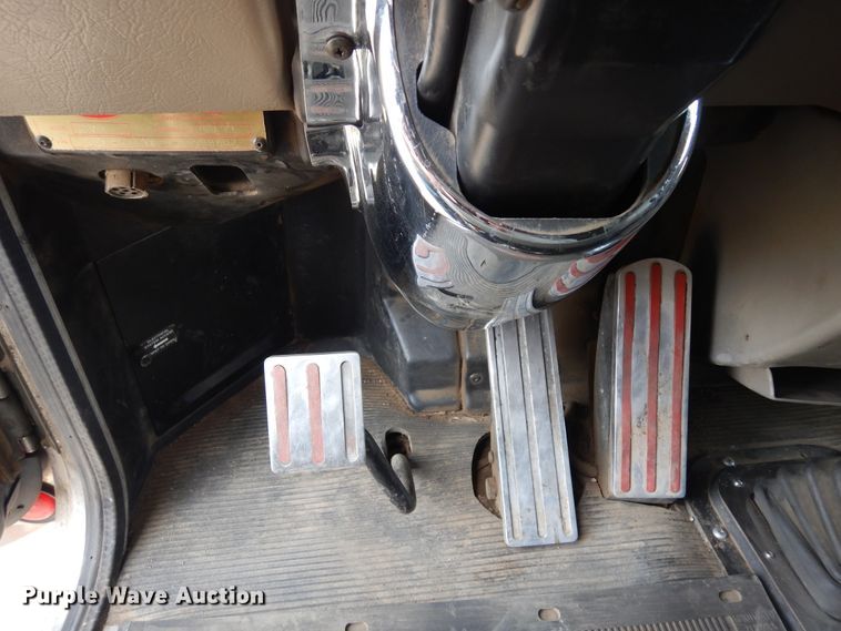 image for item DR1169 2003 Peterbilt 379  semi truck