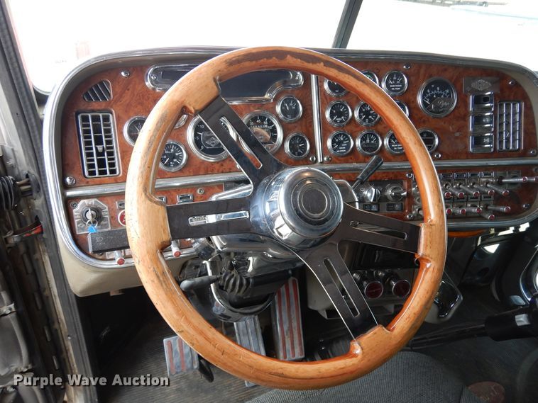 image for item DR1169 2003 Peterbilt 379  semi truck