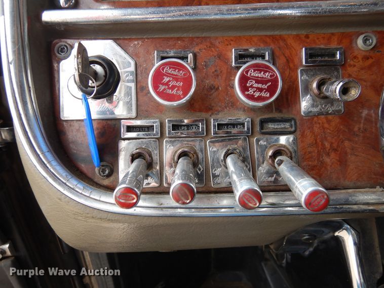 image for item DR1169 2003 Peterbilt 379  semi truck