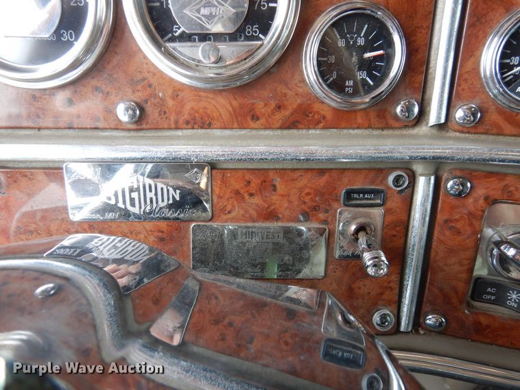 image for item DR1169 2003 Peterbilt 379  semi truck