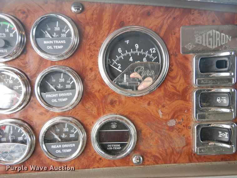 image for item DR1169 2003 Peterbilt 379  semi truck