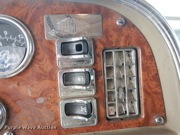 image for item DR1169 2003 Peterbilt 379  semi truck