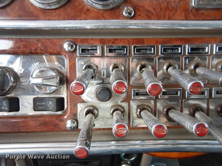 image for item DR1169 2003 Peterbilt 379  semi truck