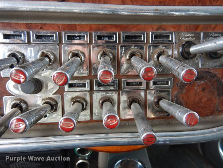 image for item DR1169 2003 Peterbilt 379  semi truck