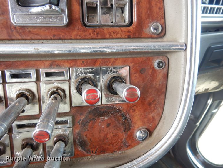 image for item DR1169 2003 Peterbilt 379  semi truck