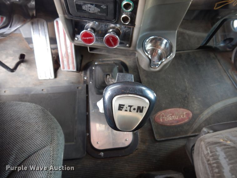 image for item DR1169 2003 Peterbilt 379  semi truck