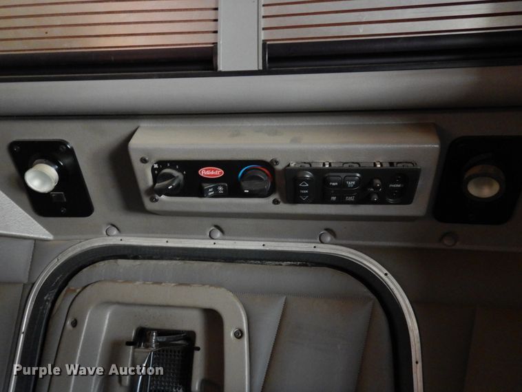 image for item DR1169 2003 Peterbilt 379  semi truck