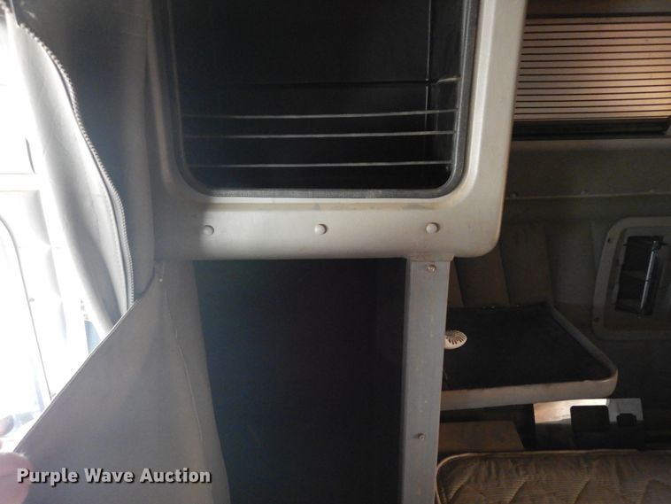 image for item DR1169 2003 Peterbilt 379  semi truck